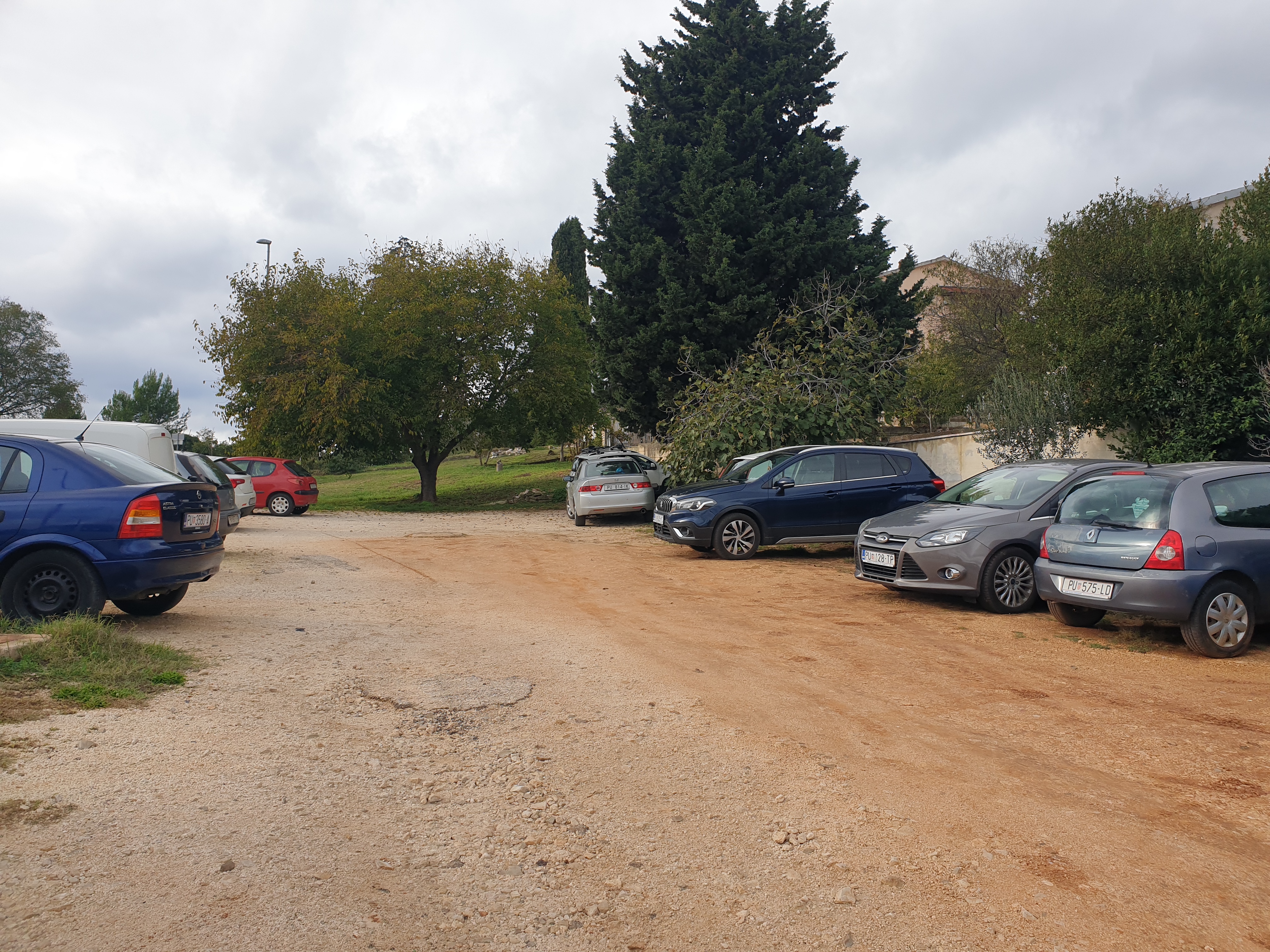 PULA Započelo uređenje zelene površine u Palisinoj ulici